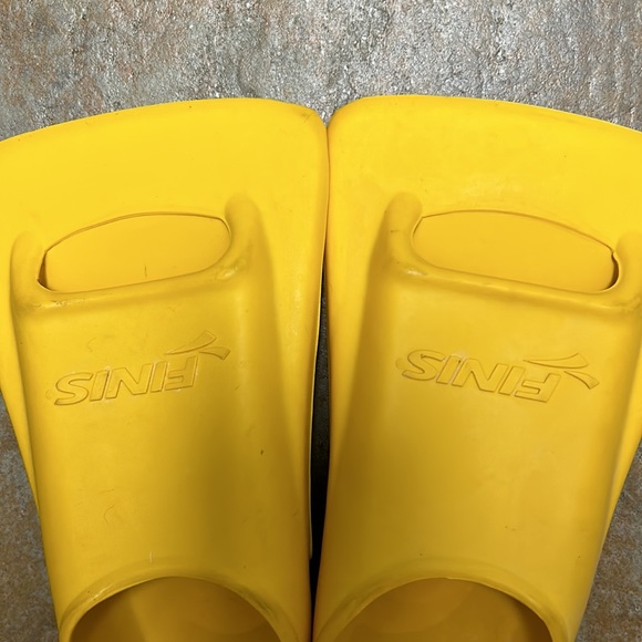 Finis Zoomers Gold Fin, Size C (See pic for size chart). - Picture 6 of 7